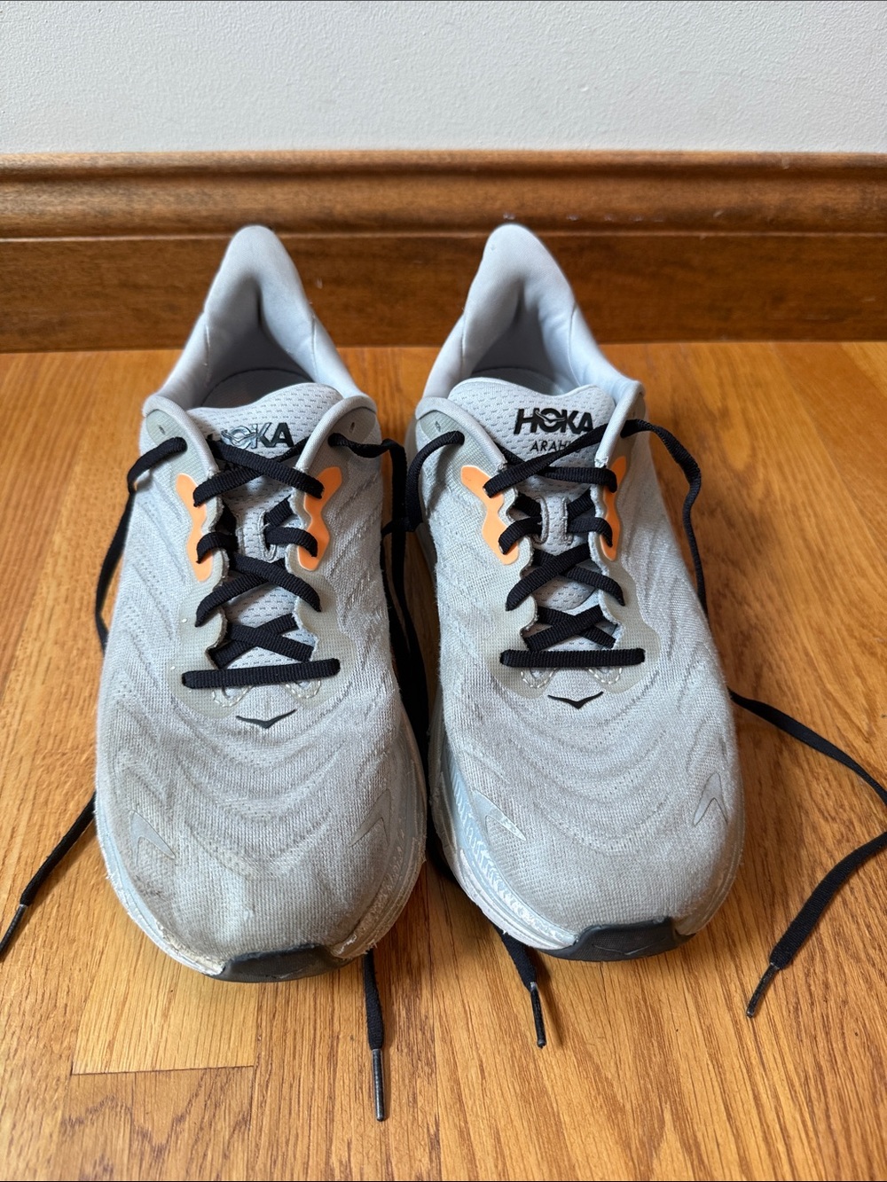 Hoka Arahi 6 Running Shoes Light Grey Orange Men's Size 9.5D - Picture 2 of 11